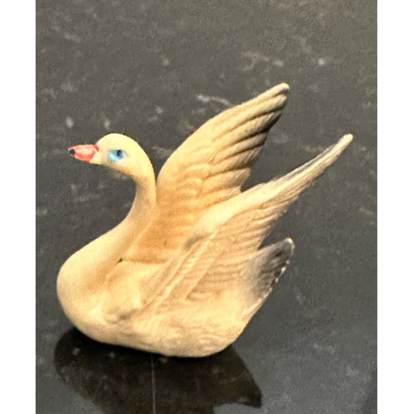 Vintage Miniature Celluloid Family of 3 Swans Set-Rare! - Picture 5 of 7